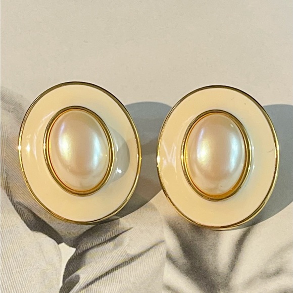 ✨Elegant Vintage Pearl Clip On Earrings - Picture 2 of 4